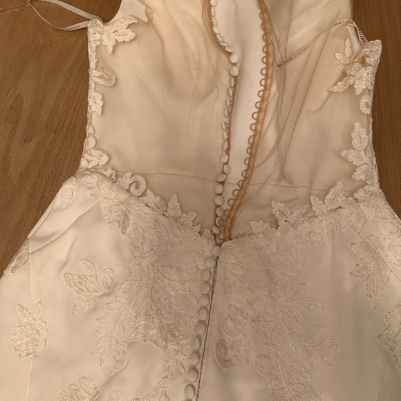 Essence of Australia Wedding Dress - Picture 9 of 11